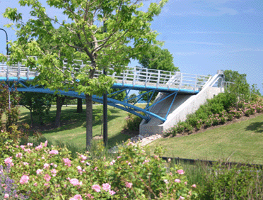 47th pedestrian bridge 01